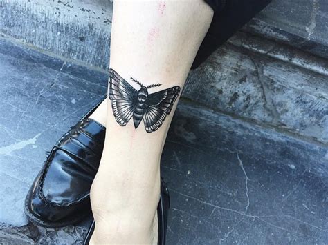 moth shin tattoo|Moth Tattoo Ideas And Meanings: These 65 Tattoos Will Blow。